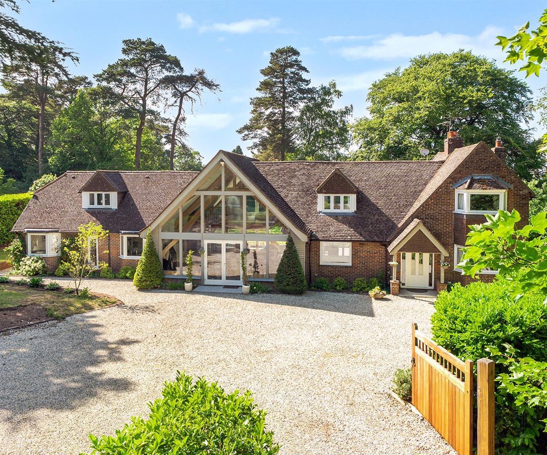 House in Hindhead, Grayshott, England 5 - 18062885