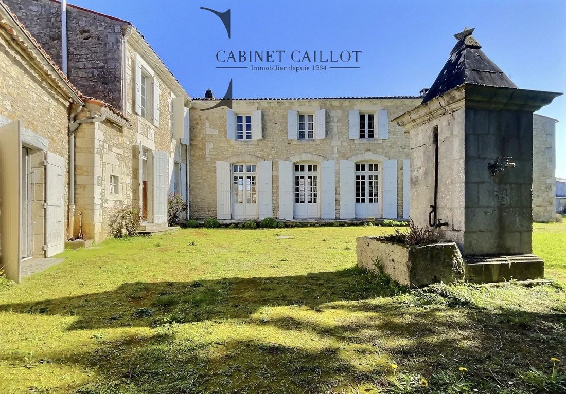 House in Saint-Romain-de-Benet, Nouvelle-Aquitaine, France 2 - 18062880