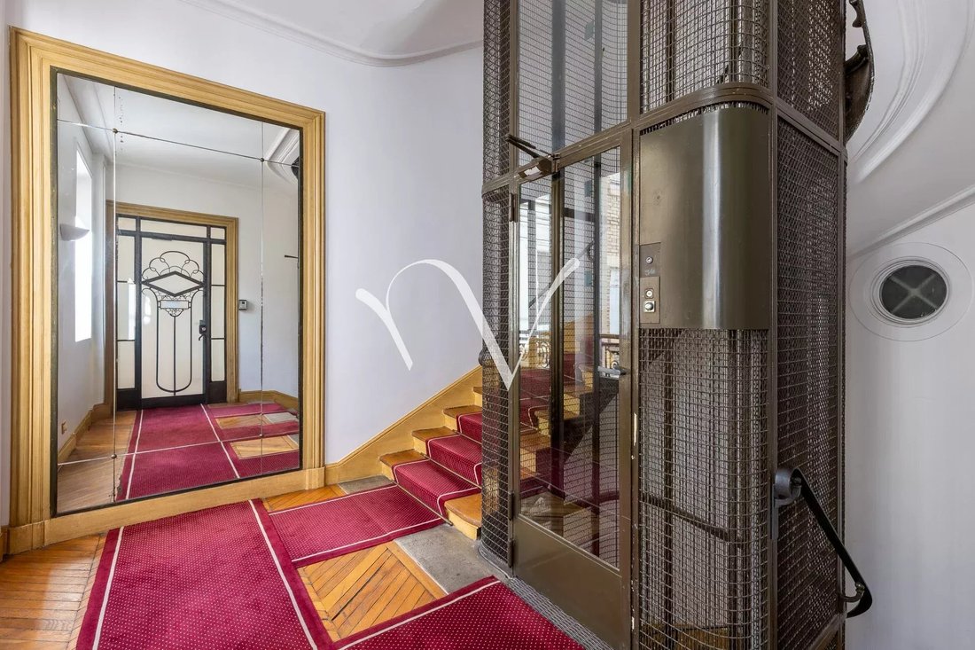 Apartment in Mairie, Paris 8e Arrondissement, Paris 2 - 15181678