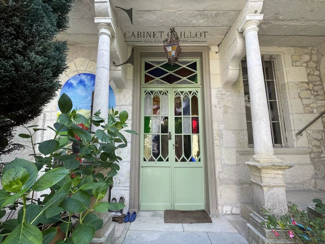 Estate in Centre, Saintes, France 3 - 18062944