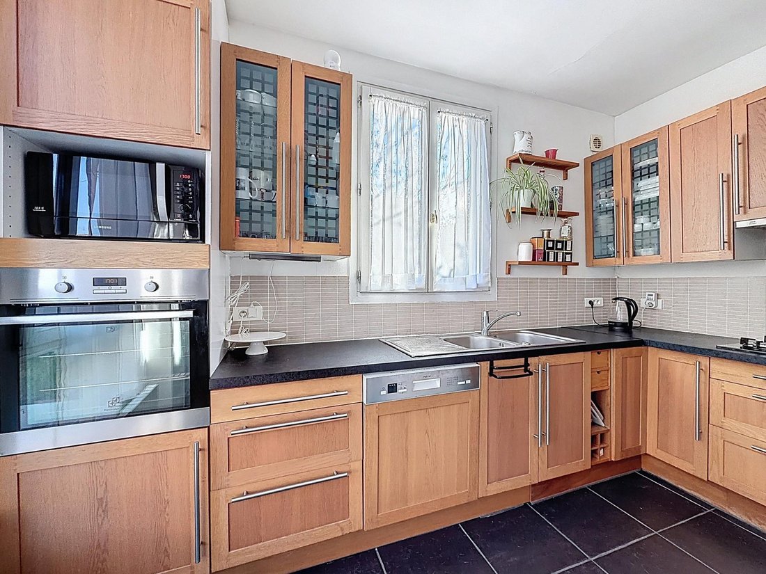 House in Chatou, Ile-de-France, France 3 - 17358489