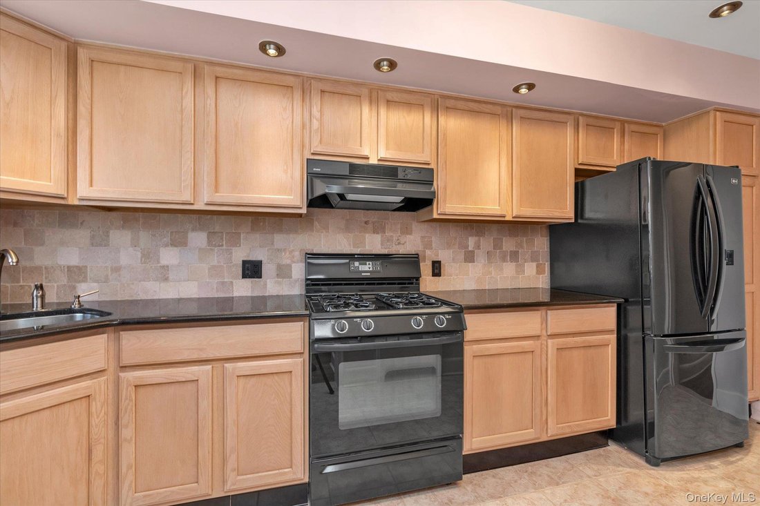 Co Op in Rockville Centre, New York, United States 5 - 17862024