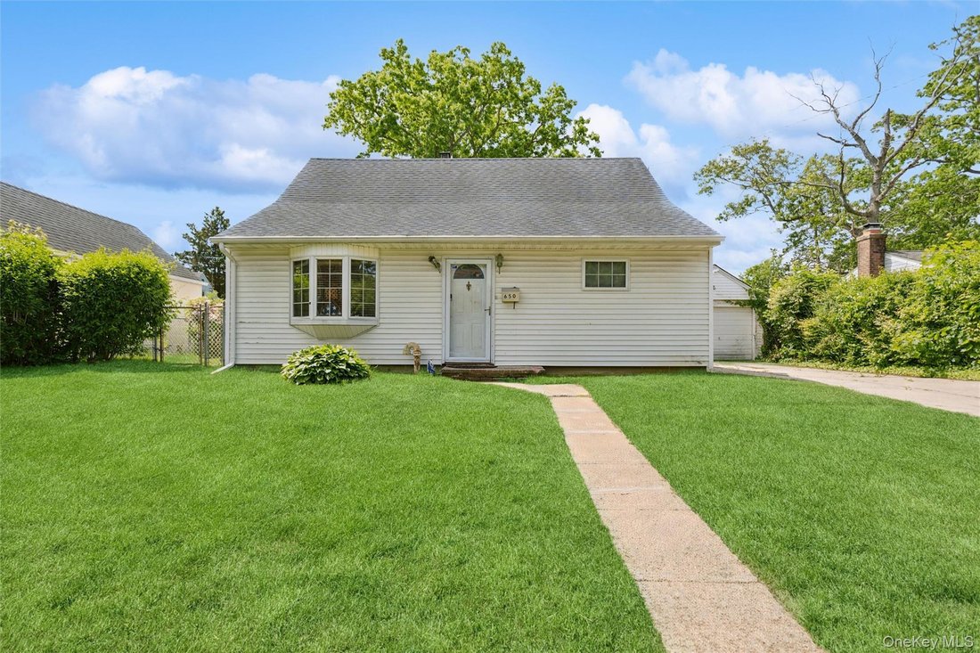 House in West Hempstead, New York, United States 1 - 18063748