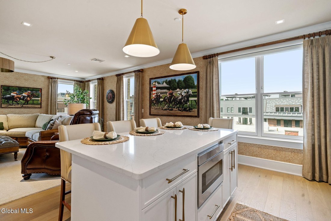 Condo in Saratoga Springs, New York, United States 3 - 18062639
