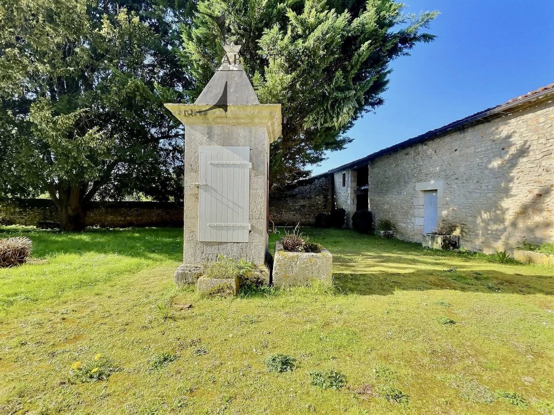 House in Saint-Romain-de-Benet, Nouvelle-Aquitaine, France 5 - 18062880