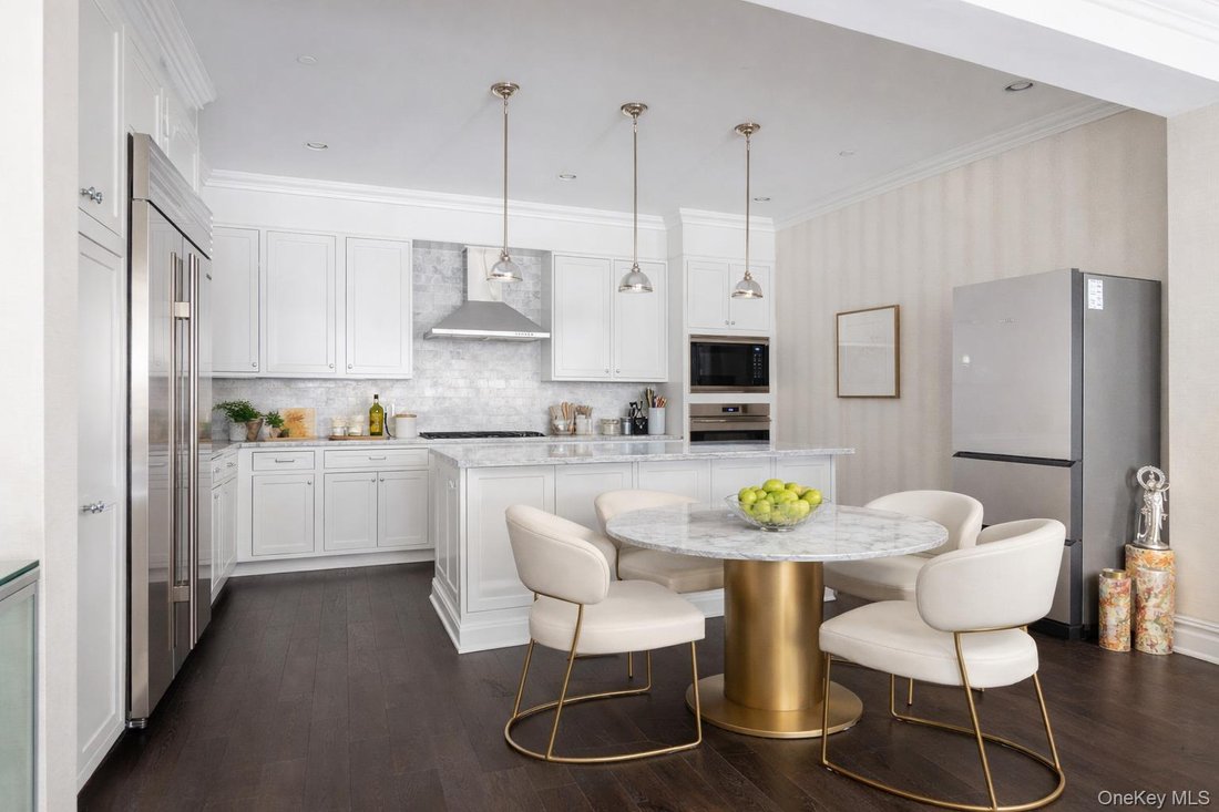Co Op in Manhasset, New York, United States 2 - 18062667