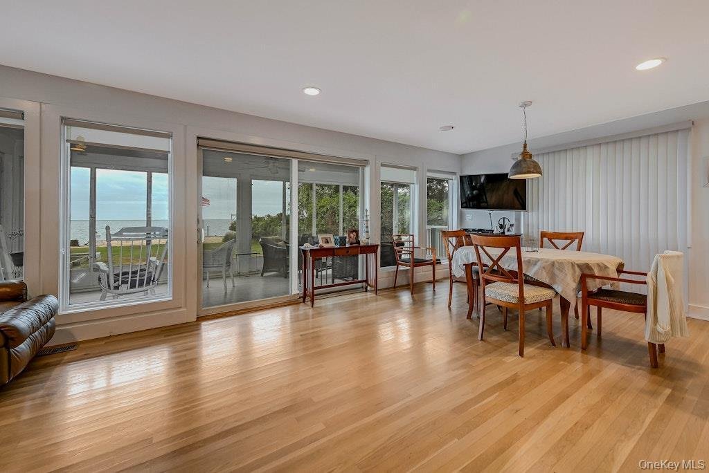 House in Center Moriches, New York, United States 5 - 17809696