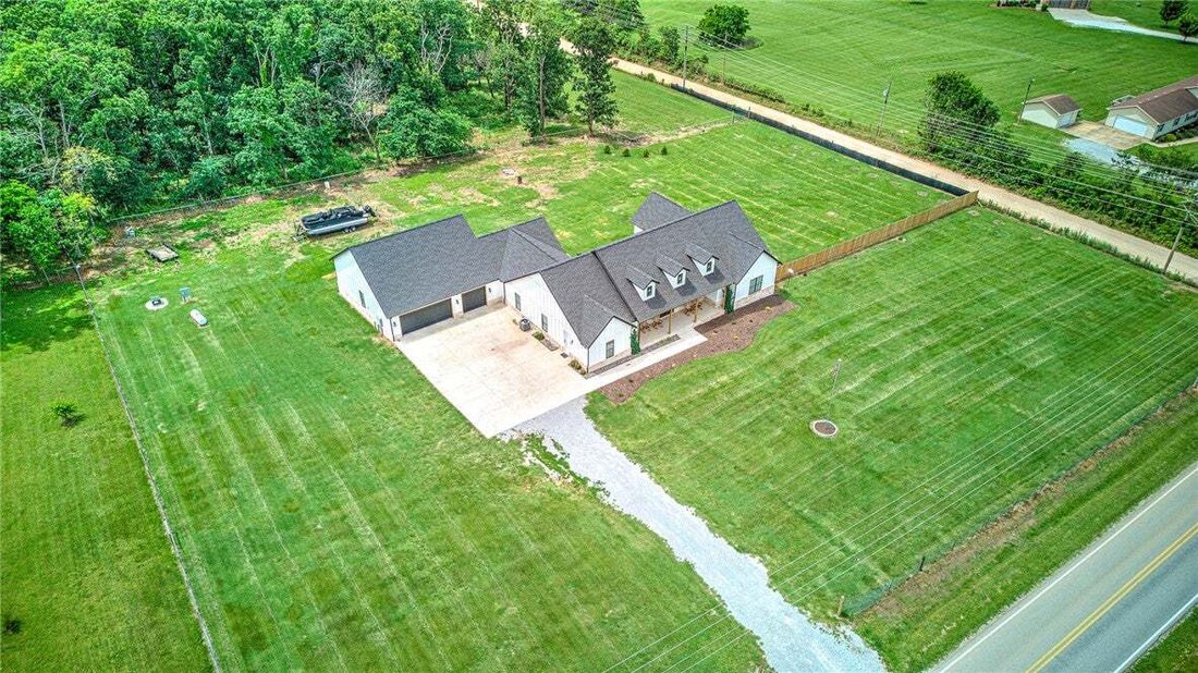 House in Maysville, Arkansas, United States 4 - 18063643