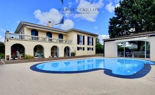 House in Arrondissement of Saintes, Nouvelle-Aquitaine, France 1