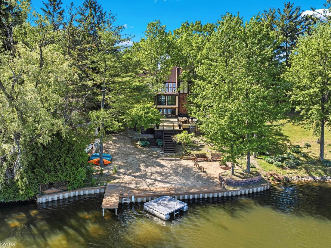 House in Grand Blanc Township, Michigan, United States 3 - 18061677