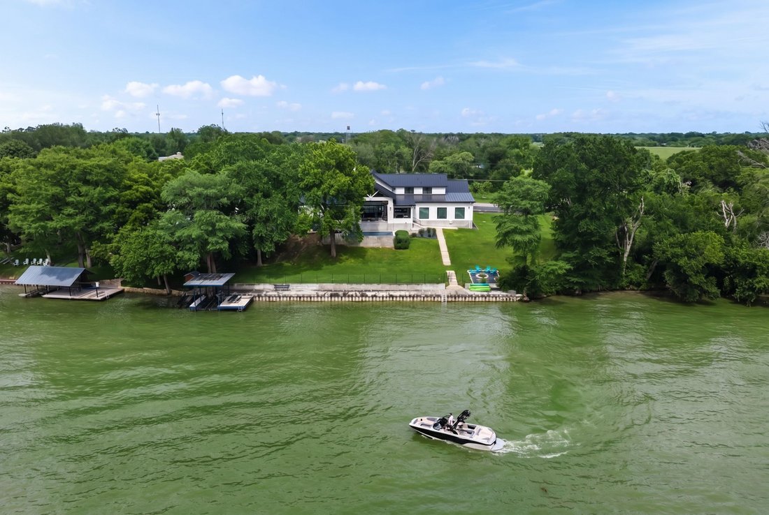 House in Seguin, Texas, United States 4 - 18064855