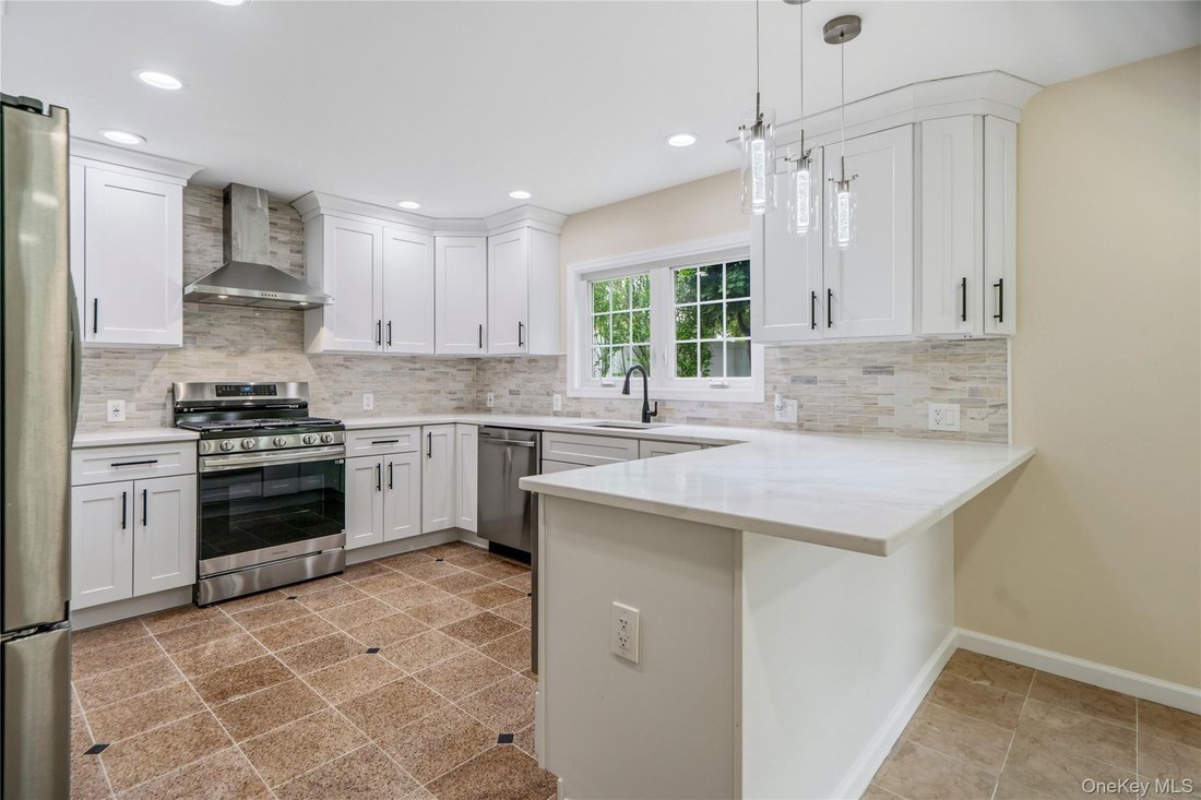 House in Wantagh, New York, United States 4 - 18006257