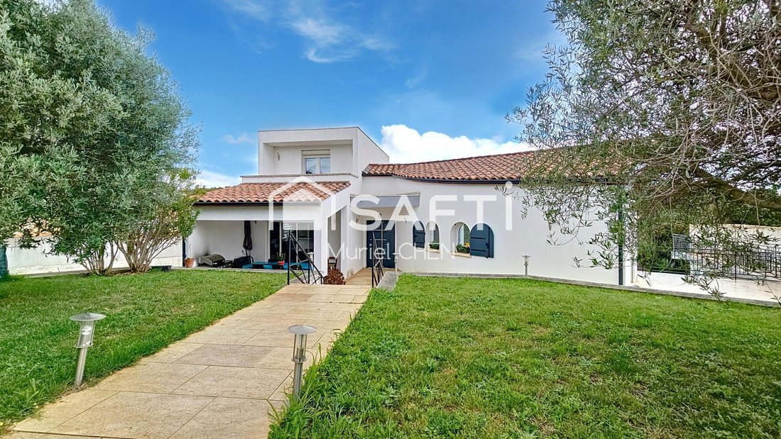 House in Zone Sud, Saint-Gilles, France 3 - 17452656