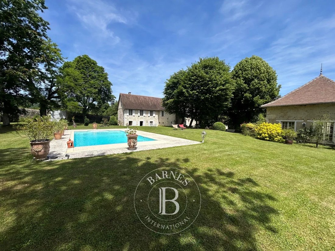Estate in Chazey-Bons, Auvergne-Rhône-Alpes, France 3 - 18064649