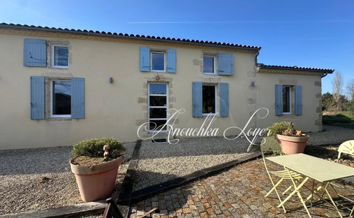 House in Exterieur, Langon, France 1