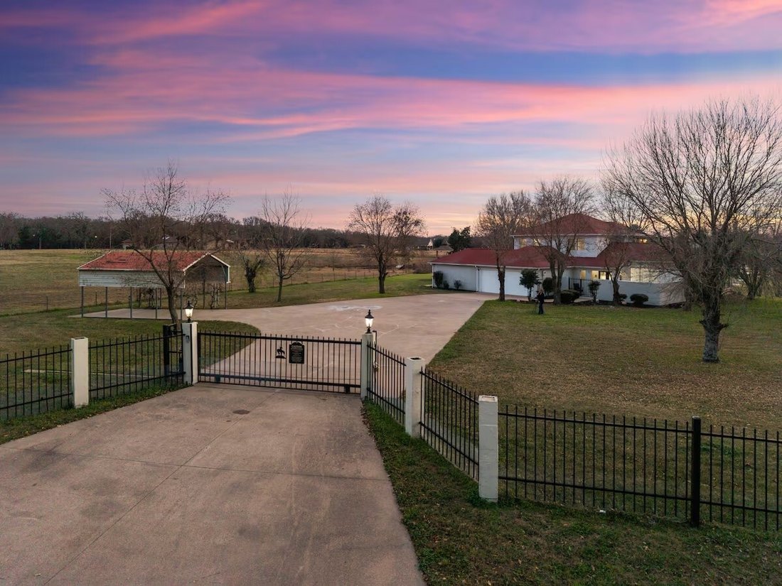 House in Tool, Texas, United States 1 - 18052161