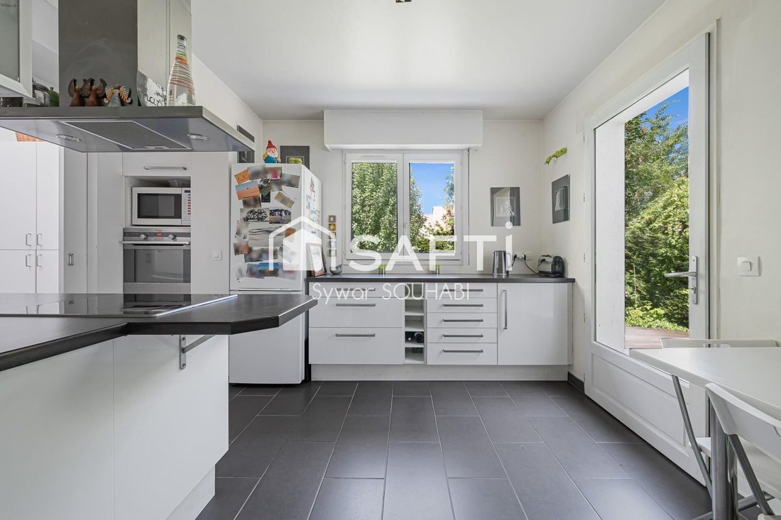 House in Centre Ville, Rueil-Malmaison, France 4 - 18062359