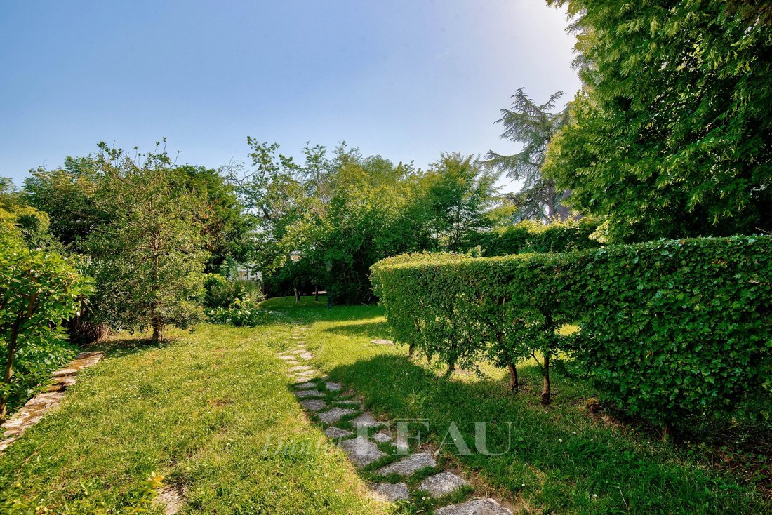 House in Petit Garches, Garches, France 2 - 18064769