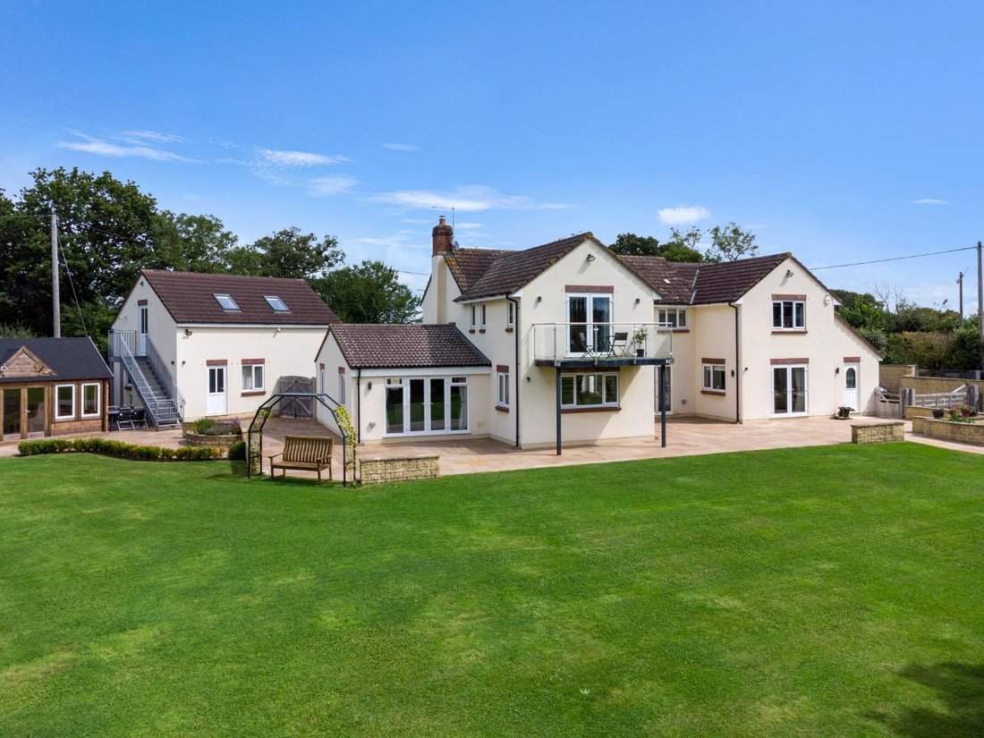 House in Longburton, England 1 - 18062863