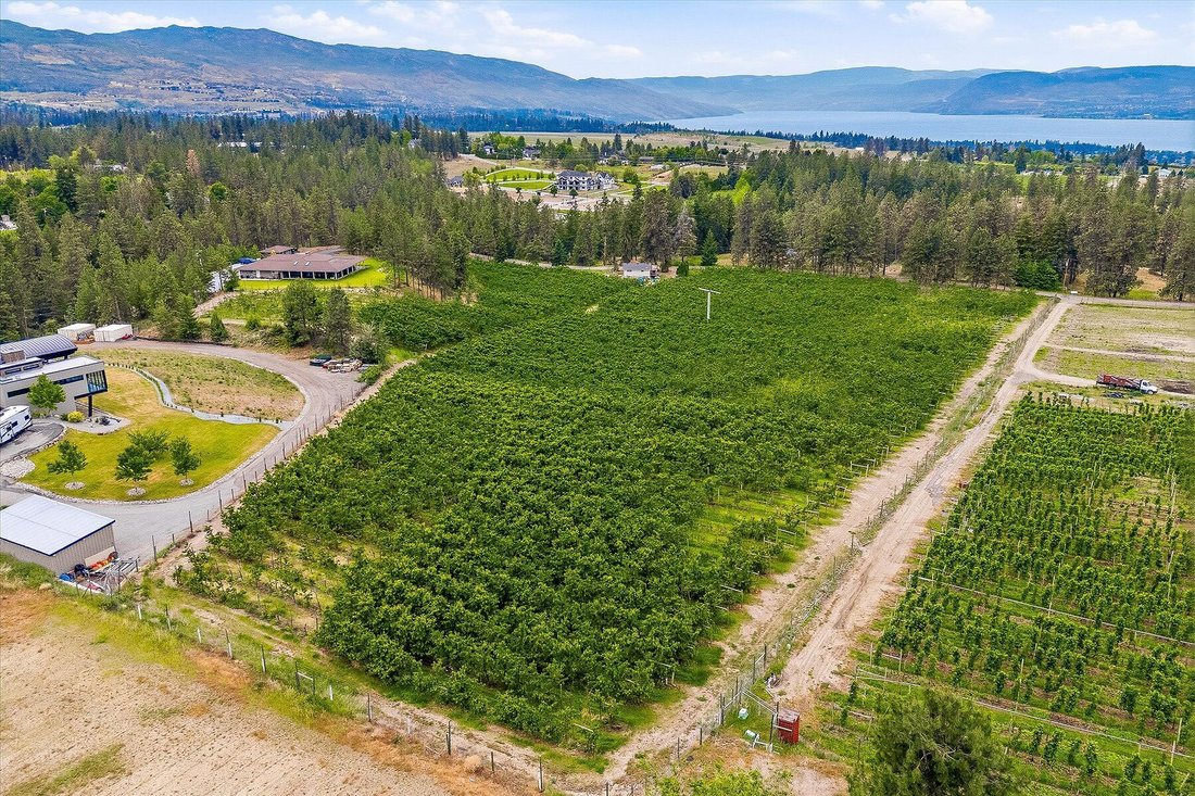 House in Kelowna, British Columbia, Canada 2 - 18064860