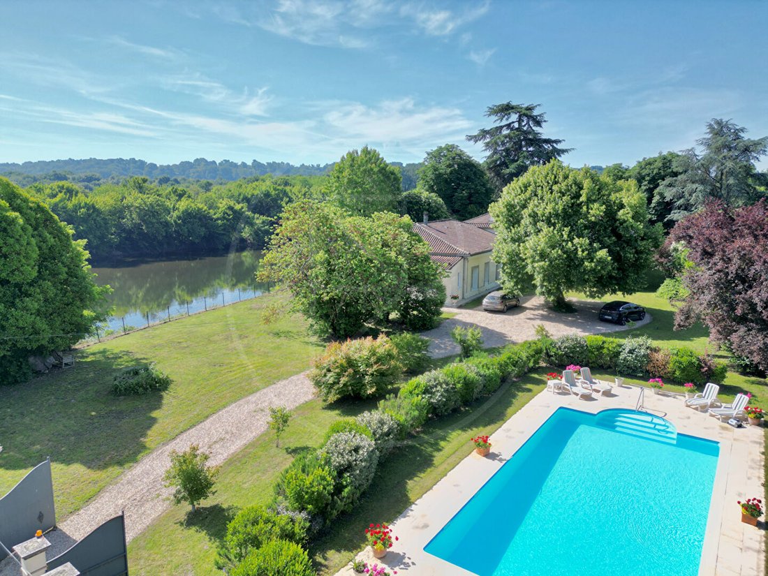 Villa in Saint-Seurin-de-Prats, Nouvelle-Aquitaine, France 1 - 18064058