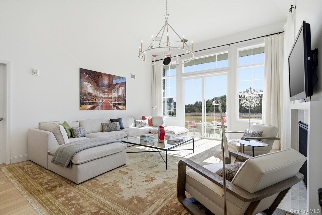 Condo in Yaphank, New York, United States 3 - 17494323