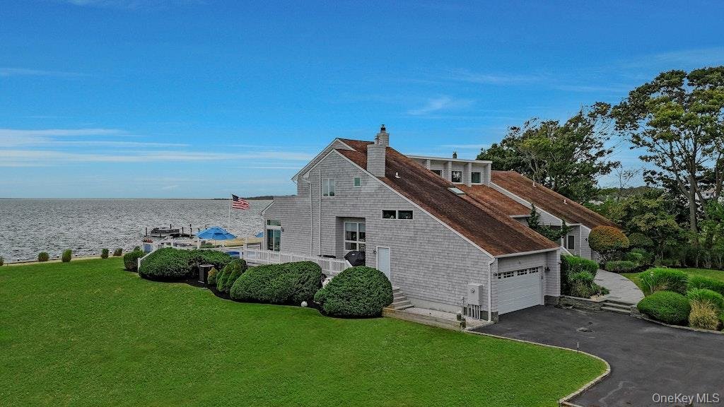 House in Center Moriches, New York, United States 3 - 17809696