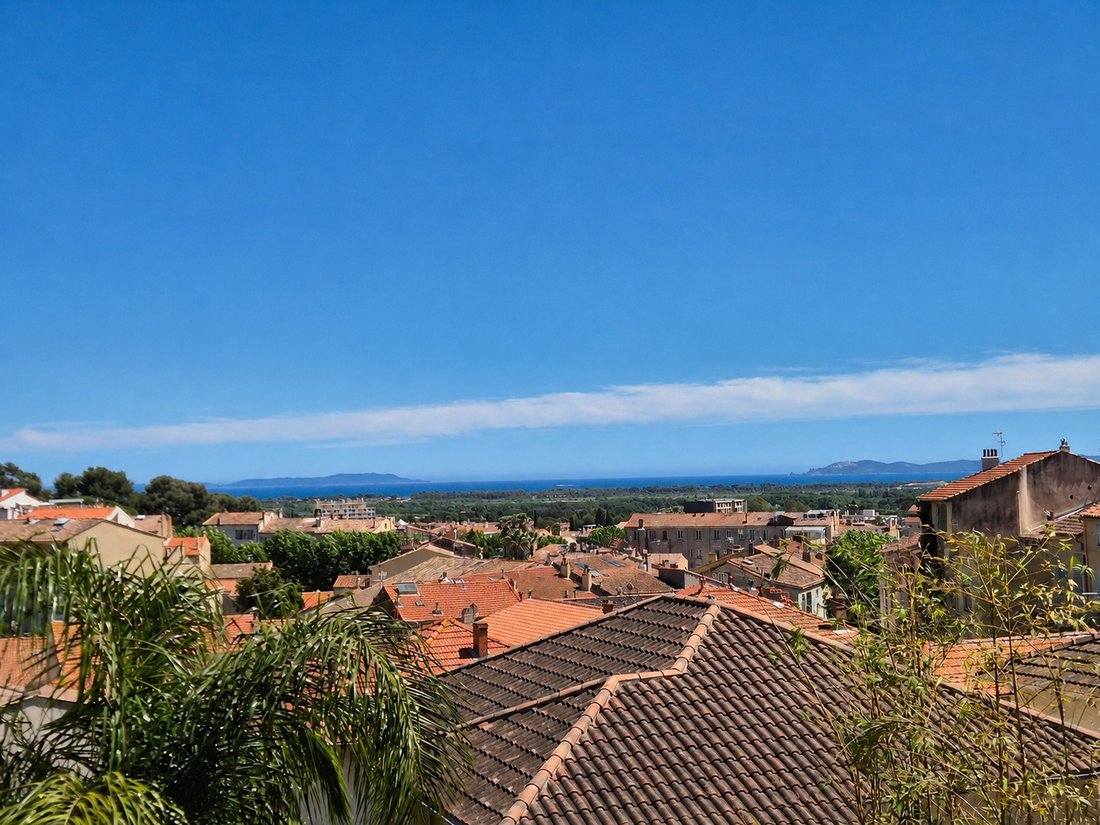 House in Hyeres, Provence-Alpes-Côte d'Azur, France 1 - 18064023