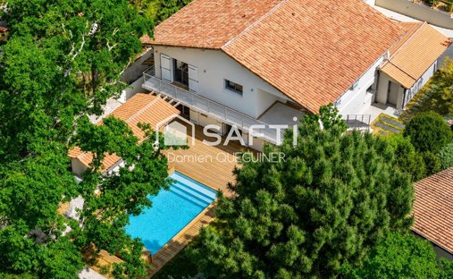 House in Aiguillon, Arcachon, France 1
