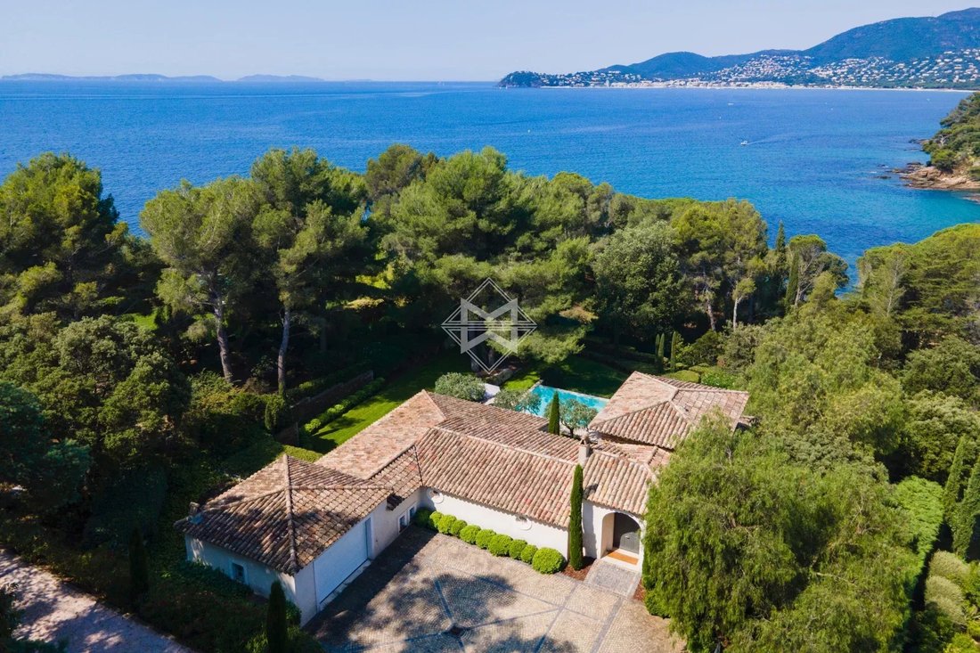 Villa en La Croix-Valmer, Provenza-Alpes-Costa Azul, Francia 1 - 18064817