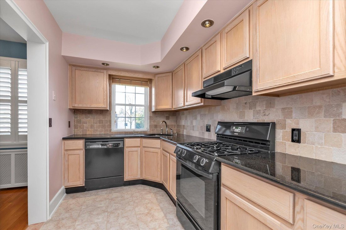 Co Op in Rockville Centre, New York, United States 4 - 17862024