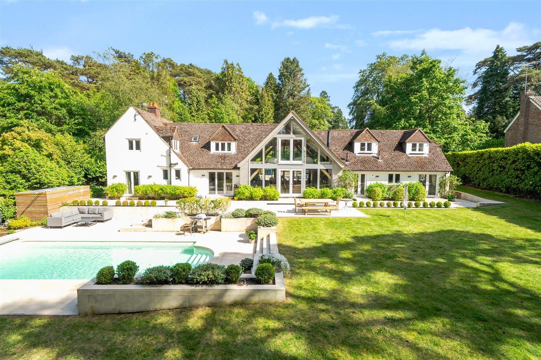 House in Hindhead, Grayshott, England 1 - 18062885