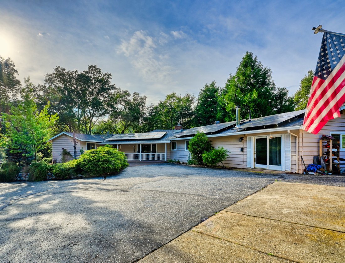Grass Valley, California, United States 1 - 18061747