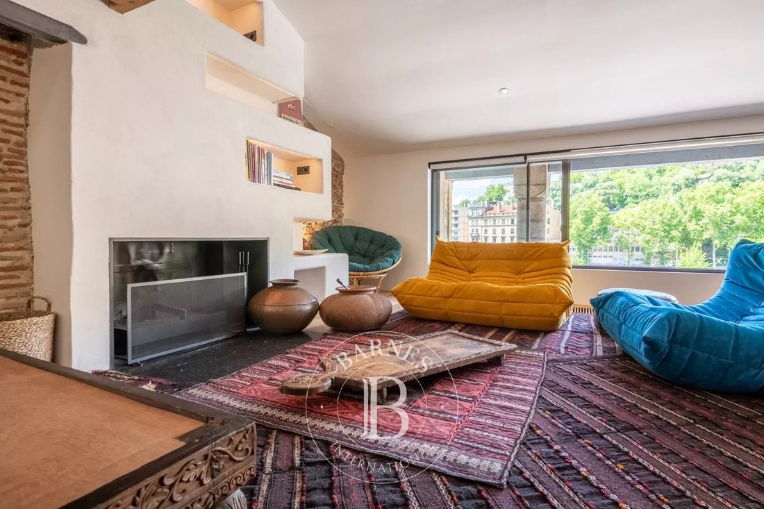 Apartment in Champvert-Point du Jour-Saint Irénée, Lyon 5e Arrondissement, Lyon 5 - 18061394