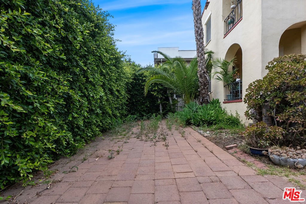 Los Angeles, California, United States 4 - 18062949