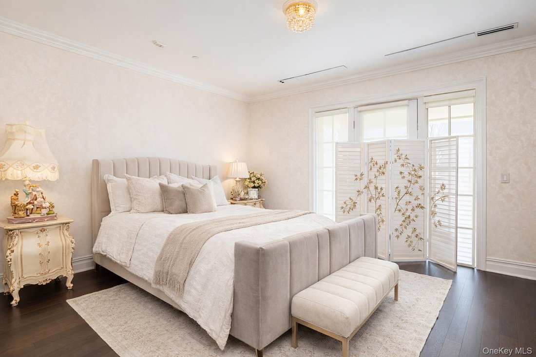 Co Op in Manhasset, New York, United States 1 - 18062667