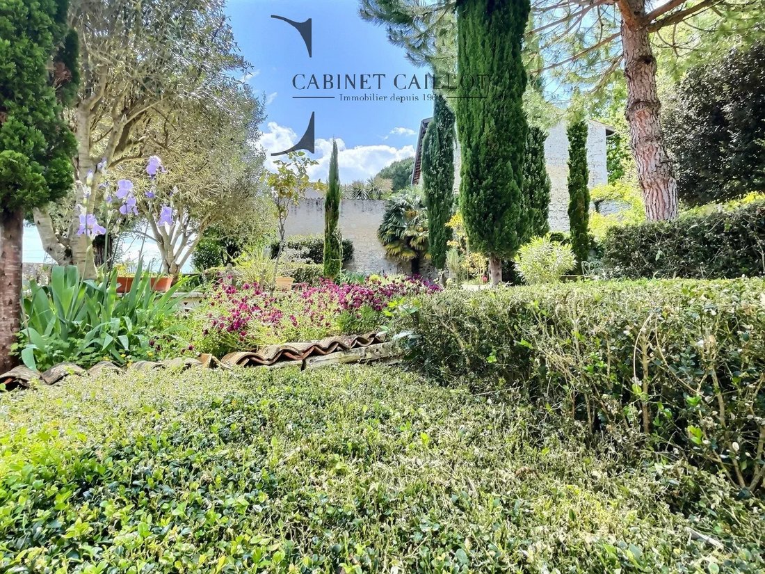 Estate in Centre, Saintes, France 1 - 18062944