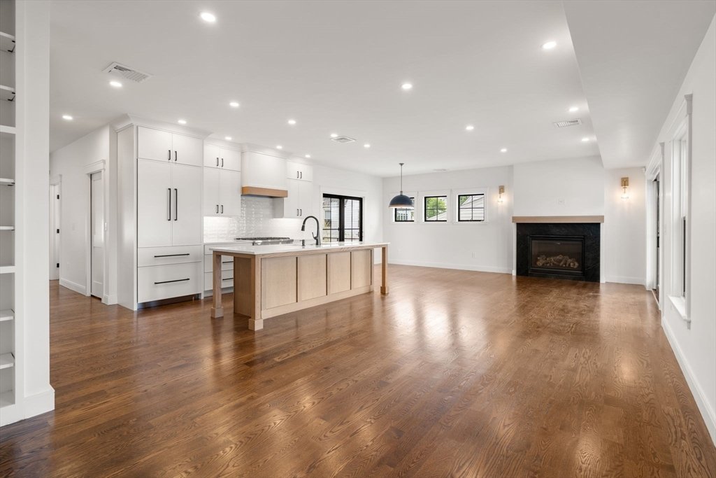 House in Quincy, Massachusetts, United States 3 - 18065009
