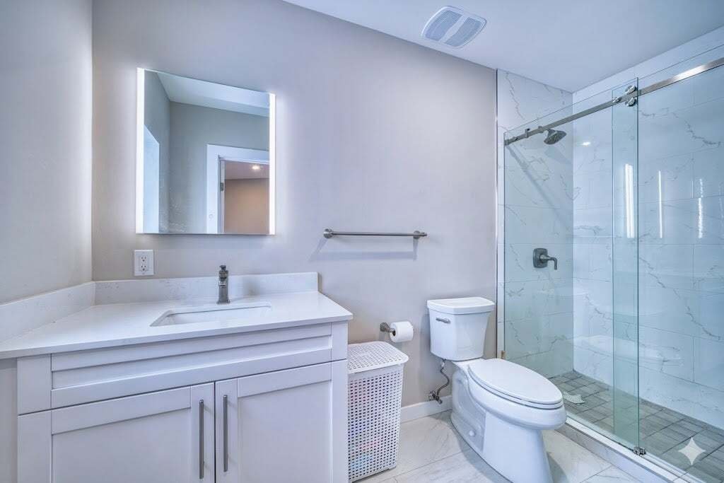 Condo in George Town, George Town, Cayman Islands 4 - 18065153