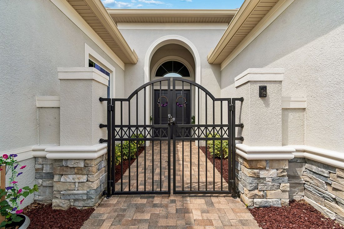 House in Zephyrhills, Florida, United States 3 - 17948887