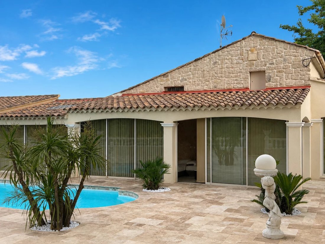 Villa in Le Cannet-des-Maures, Provence-Alpes-Côte d'Azur, France 1 - 15452573