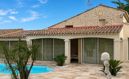 Villa in Le Cannet-des-Maures, Provence-Alpes-Côte d'Azur, France 1