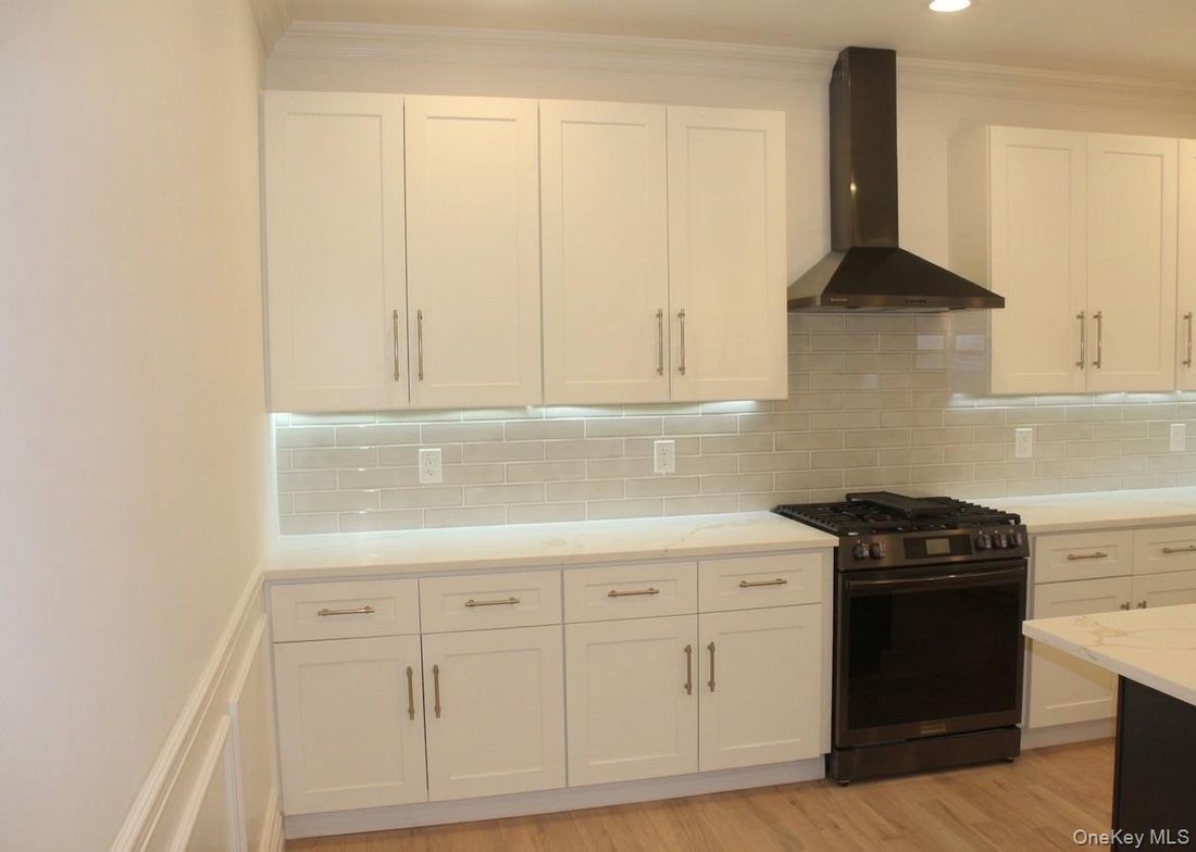 House in Massapequa, New York, United States 3 - 18062690