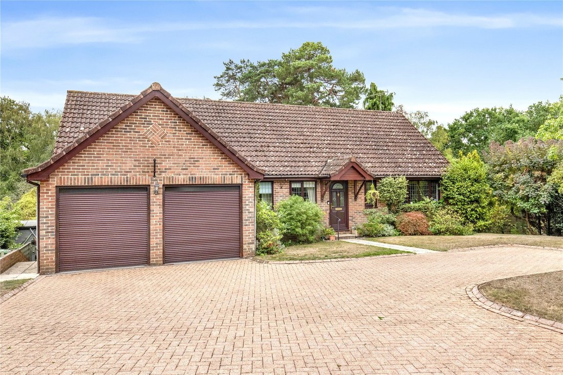 House in Bordon, Whitehill, England 3 - 16940061
