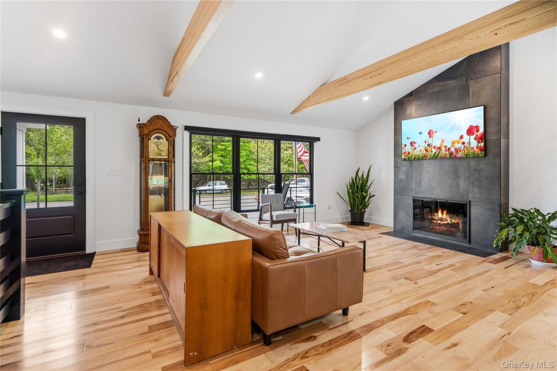 House in Yaphank, New York, United States 5 - 18064003