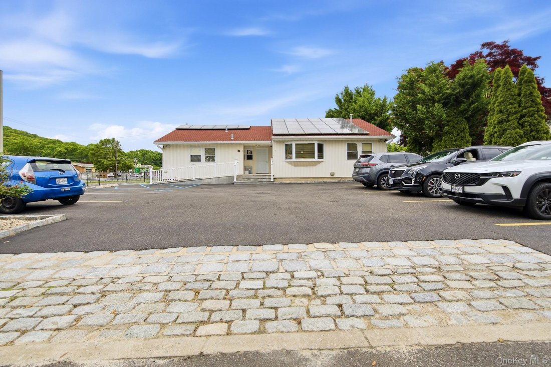 House in Melville, New York, United States 1 - 17050161