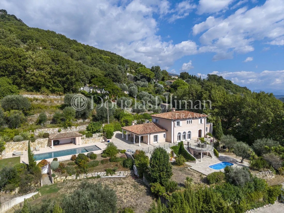 Villa in Châteauneuf-Grasse, Provence-Alpes-Côte d'Azur, France 1 - 16358271