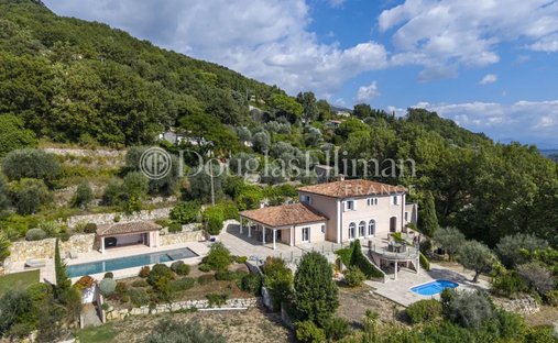 Villa in Châteauneuf-Grasse, Provence-Alpes-Côte d'Azur, France 1