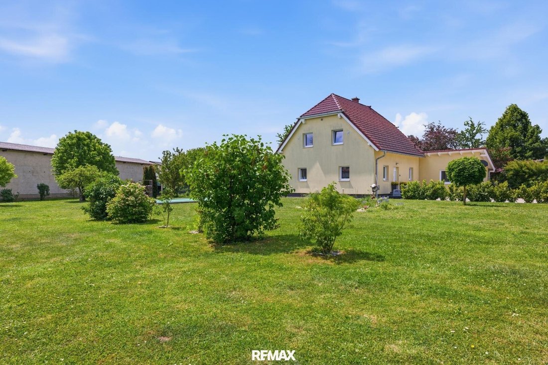 House in Hollabrunn, Lower Austria, Austria 5 - 18061977