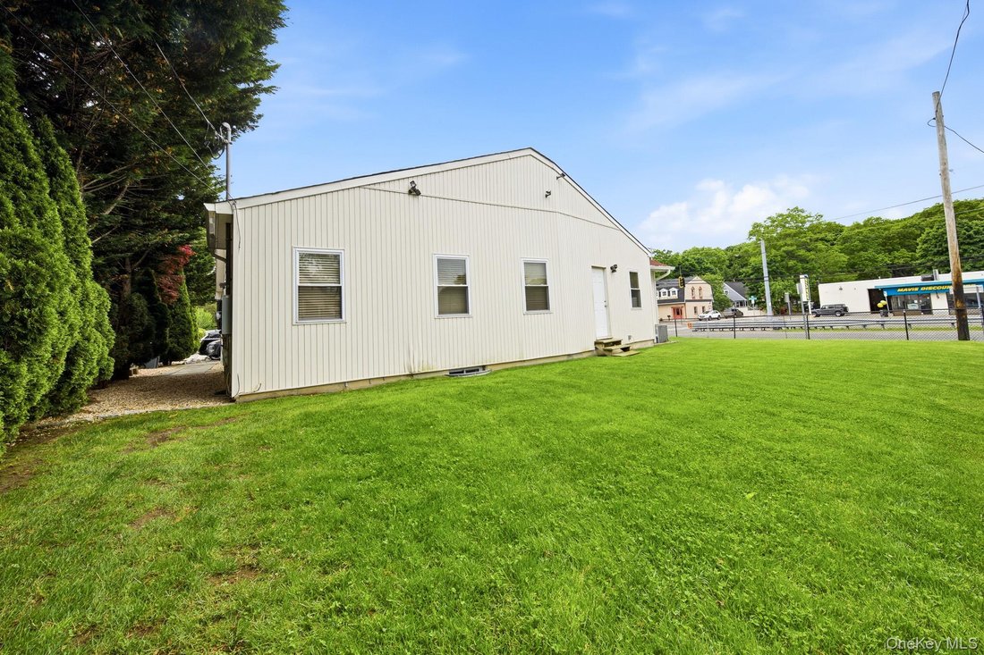 House in Melville, New York, United States 5 - 17050161